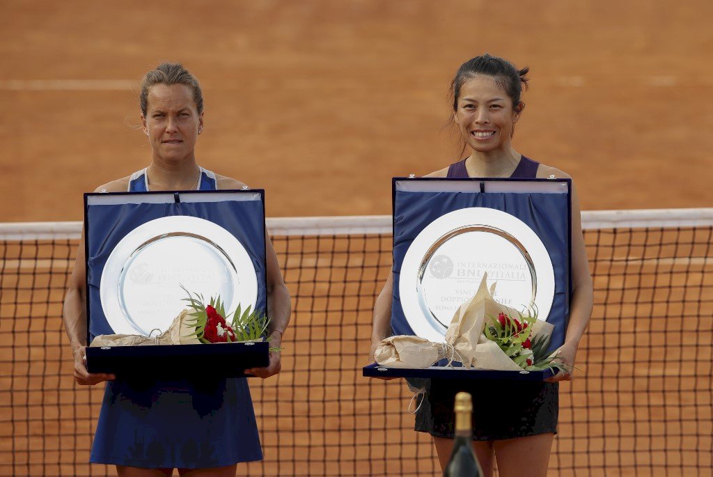 Hsieh Su-wei wins Italian Open tennis doubles title with Czech partner