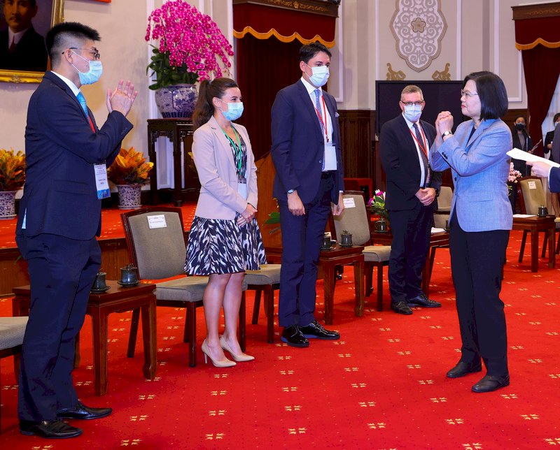 Taiwan hands out its 1,000th Employment Gold Card visa