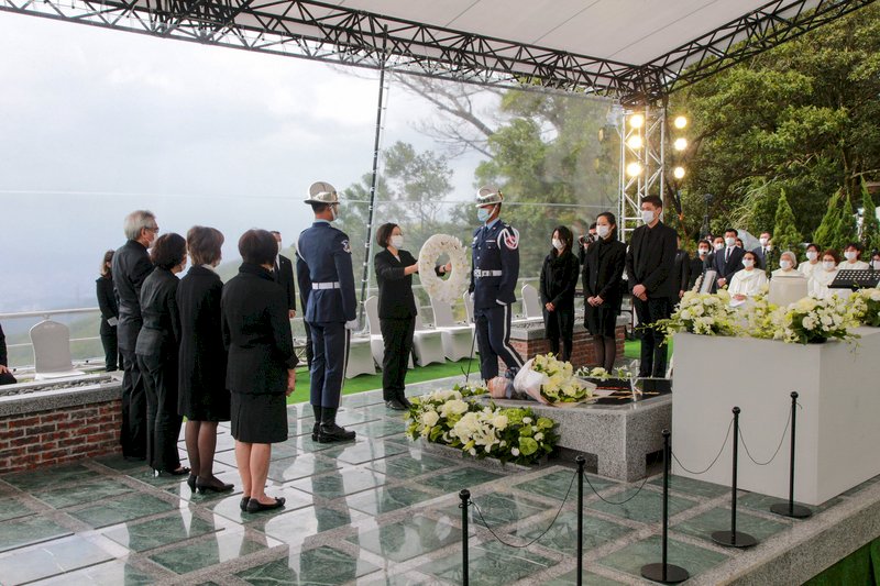 Former leader Lee Teng-hui laid to rest