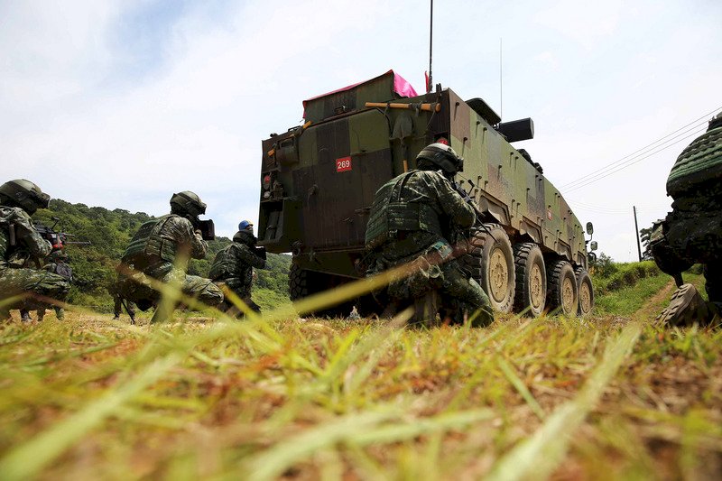 Gov’t to put NT$5 billion into training military tech experts