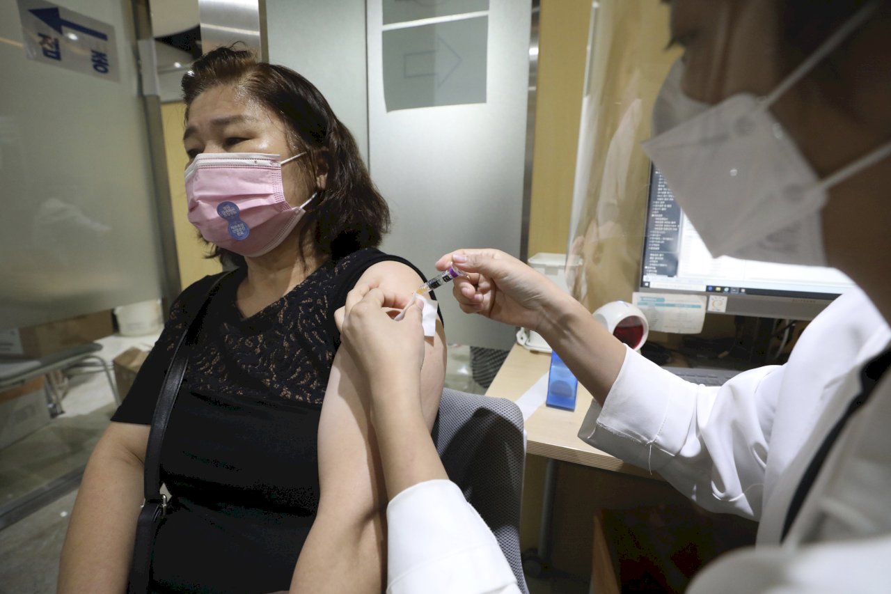 Fifty-one year-old man falls ill after receiving flu vaccine