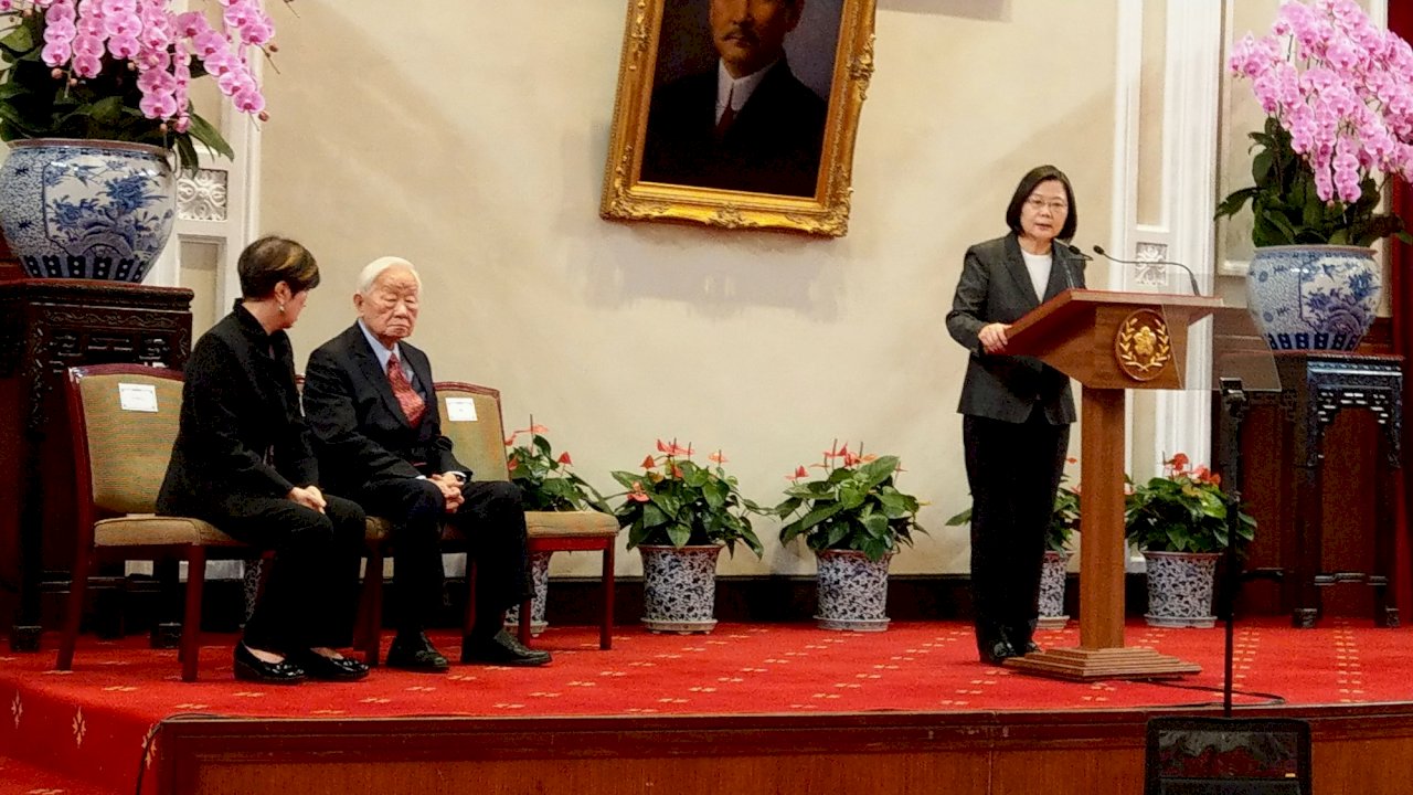 VIDEO: Tsai appoints TSMC founder Morris Chang to be APEC envoy