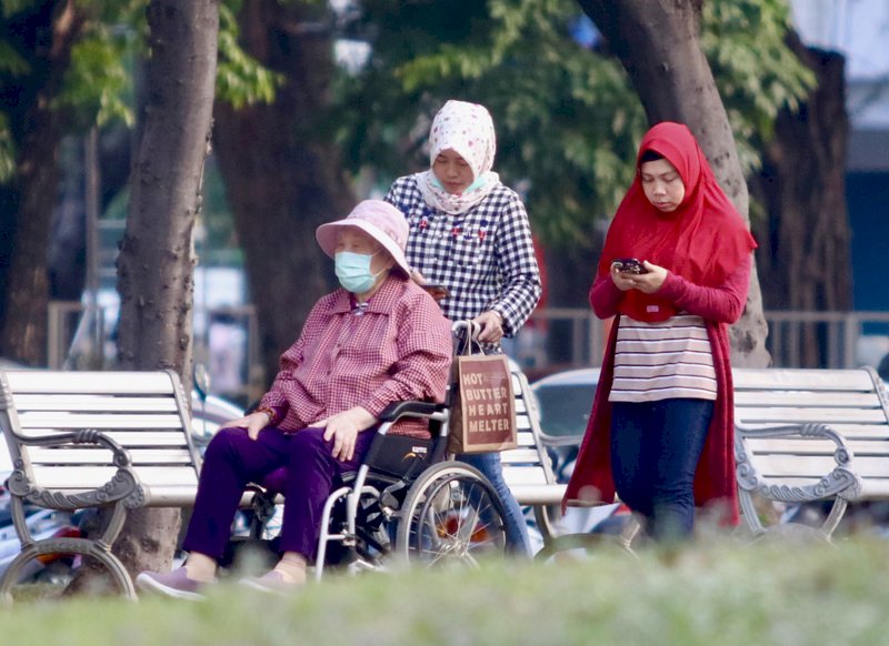 Indonesia postpones new migrant labor policy