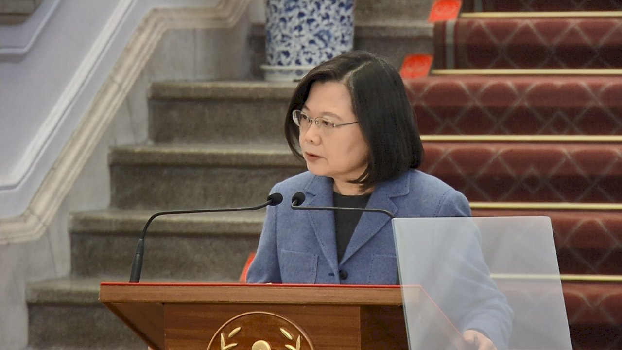 Tsai asks for nation’s understanding as restrictions on US pork lifted