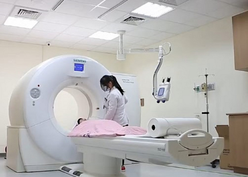 Health minister urges those with family history and heavy smokers to seek lung cancer screening