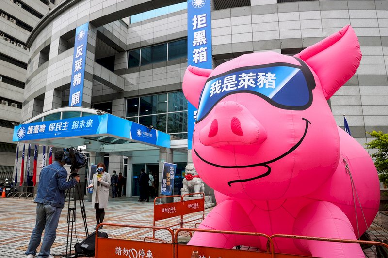 Official: Pork referendum could hurt economy if passed