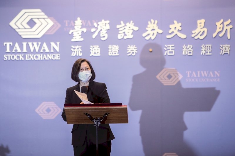 President makes first-ever inspection of Taiwan Stock Exchange