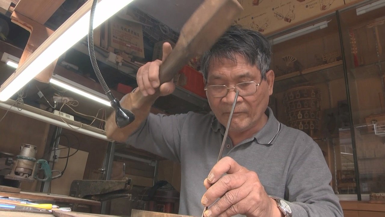 Master craftsman adapts wooden mold-making tradition to the times