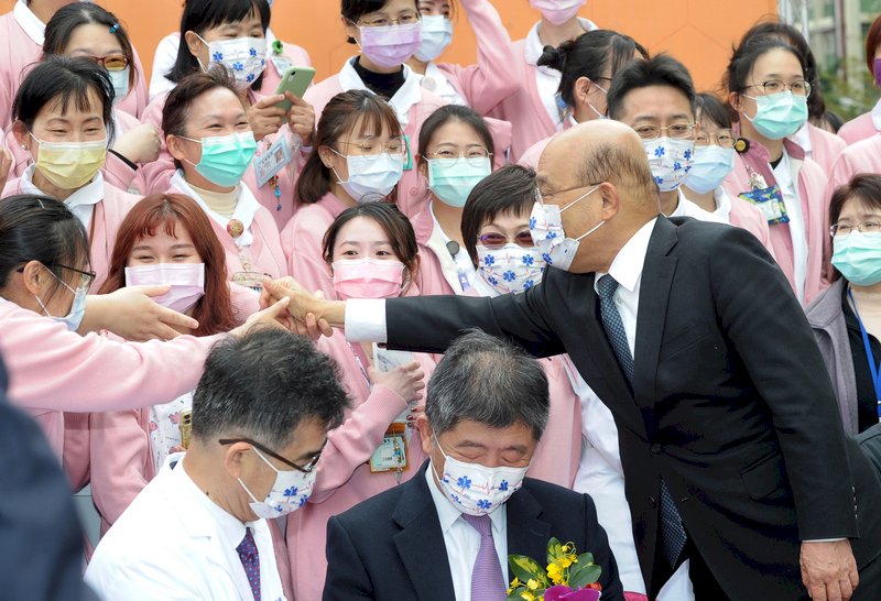 Premier thanks Taoyuan General Hospital staff at re-opening