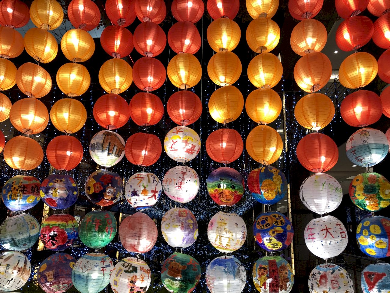 VIDEO: Lanterns light up Taiwan despite cancellation of festival