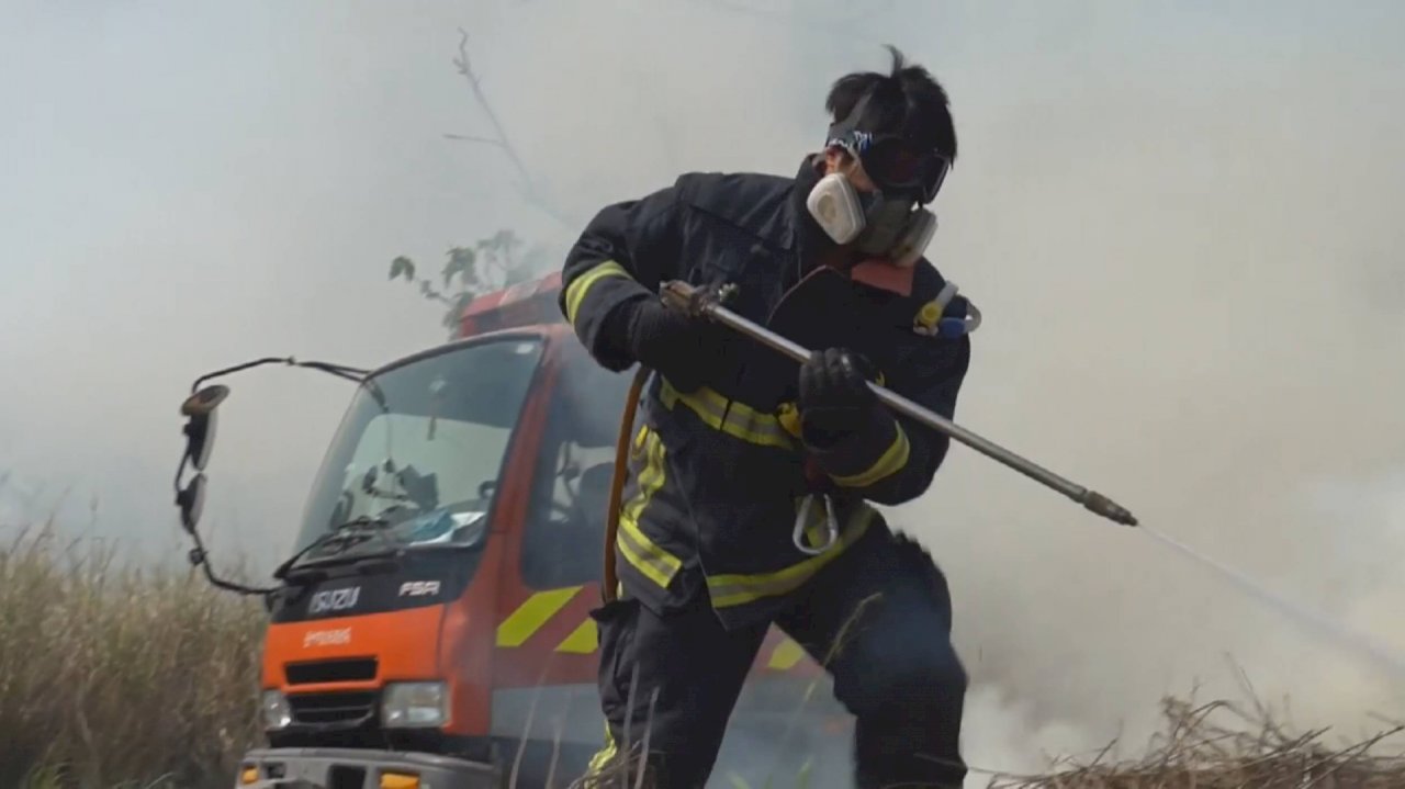 Firefighters work overtime during tomb-sweeping season