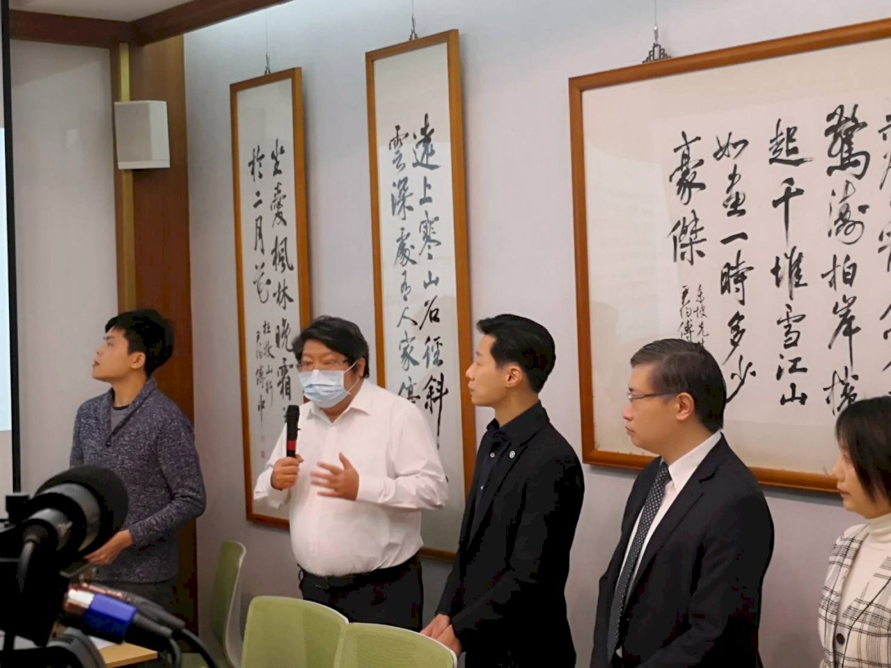 Gov’t urged to strengthen mechanism to protect democracy in HK