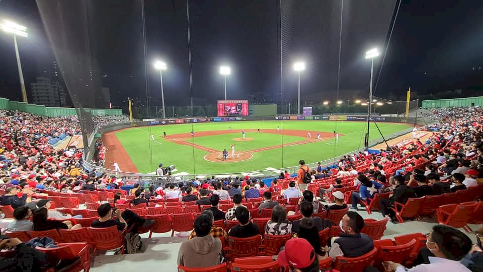 VIDEO: Wei Chuan Dragons breaks Guinness world record at opening game