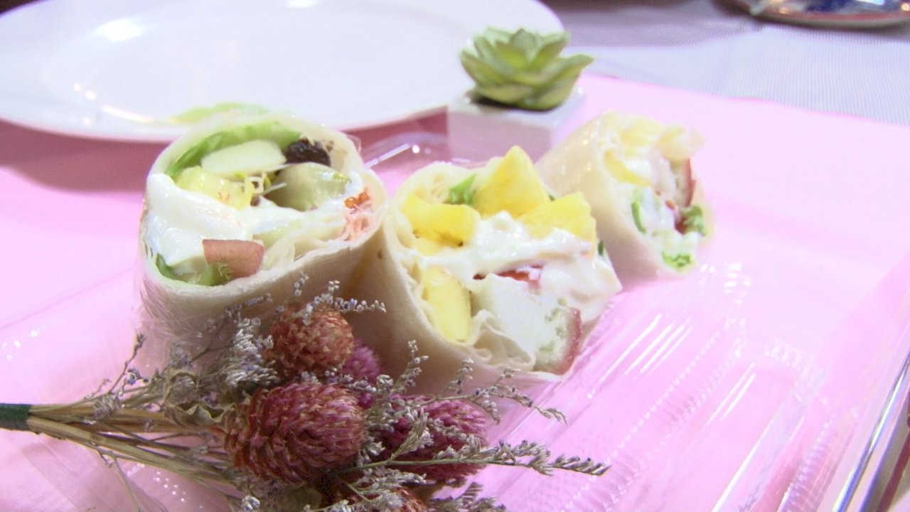 VIDEO: Makers of Taiwan-style spring rolls helping to boost pineapple sales