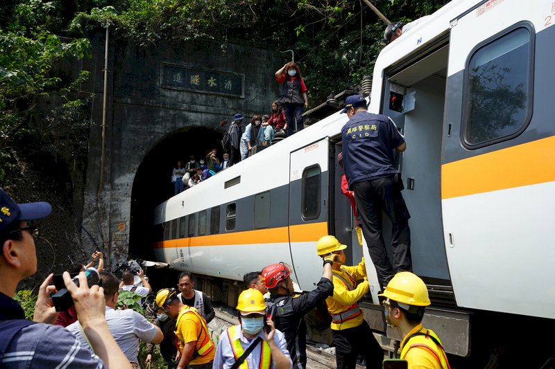 Tsai organizing response to fatal train accident