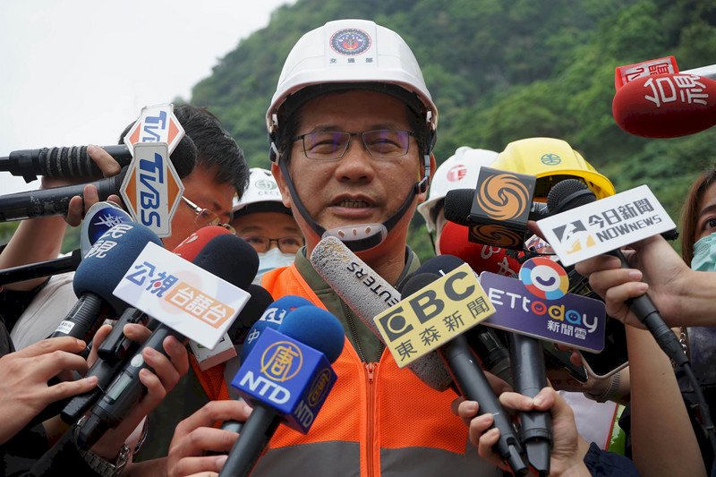 Transport minister takes full responsibility for train derailment