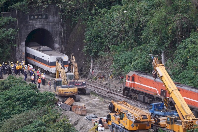 Lawmakers pass resolution for train safety improvement plan