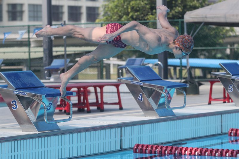 VIDEO: World Junior Record holder Eddie Wang trains for Olympics