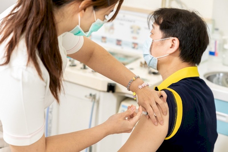 Taiwan temporarily suspends self-paid vaccine program