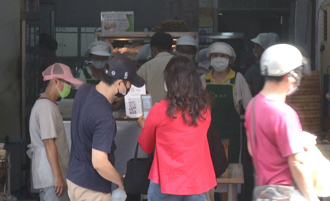 VIDEO: Restaurants struggle to adapt to new COVID-19 rules