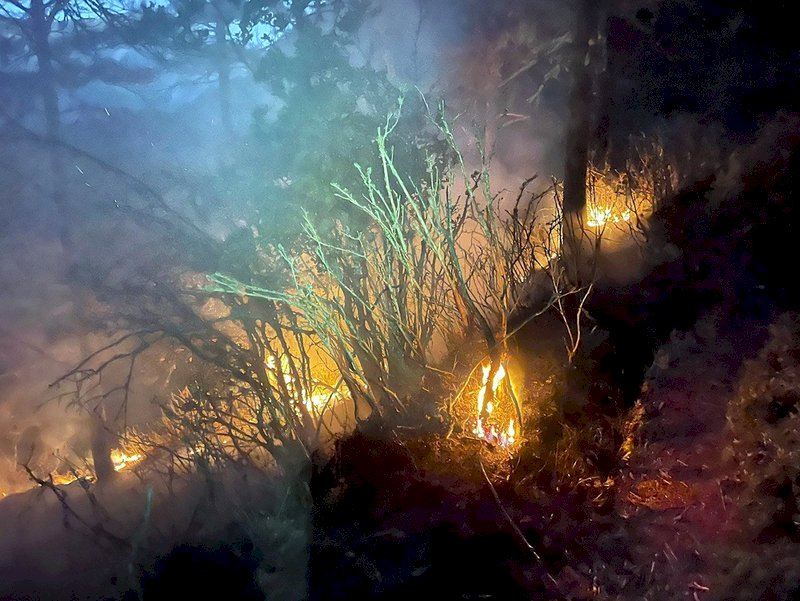 Video: Wildfire at national park under control after six days