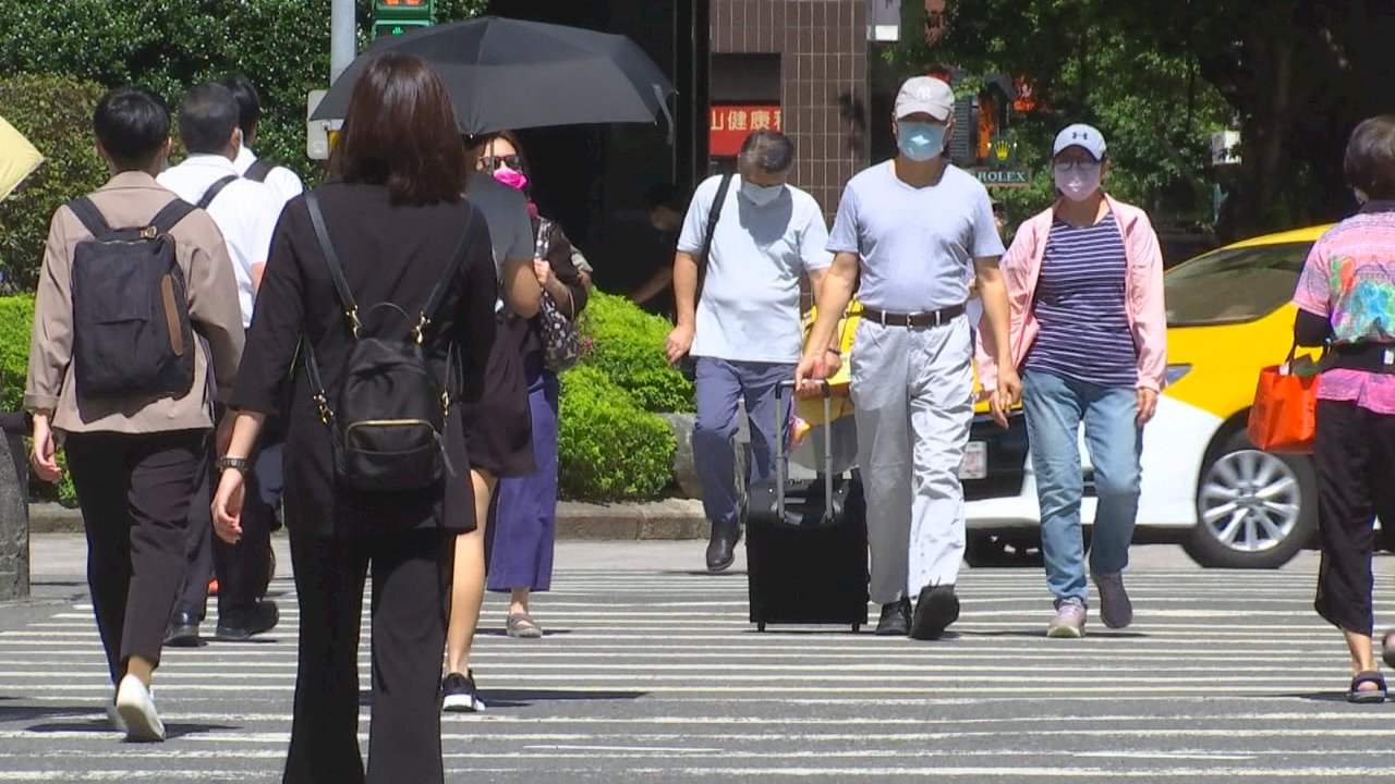 VIDEO: Taiwan braces for hot summer days