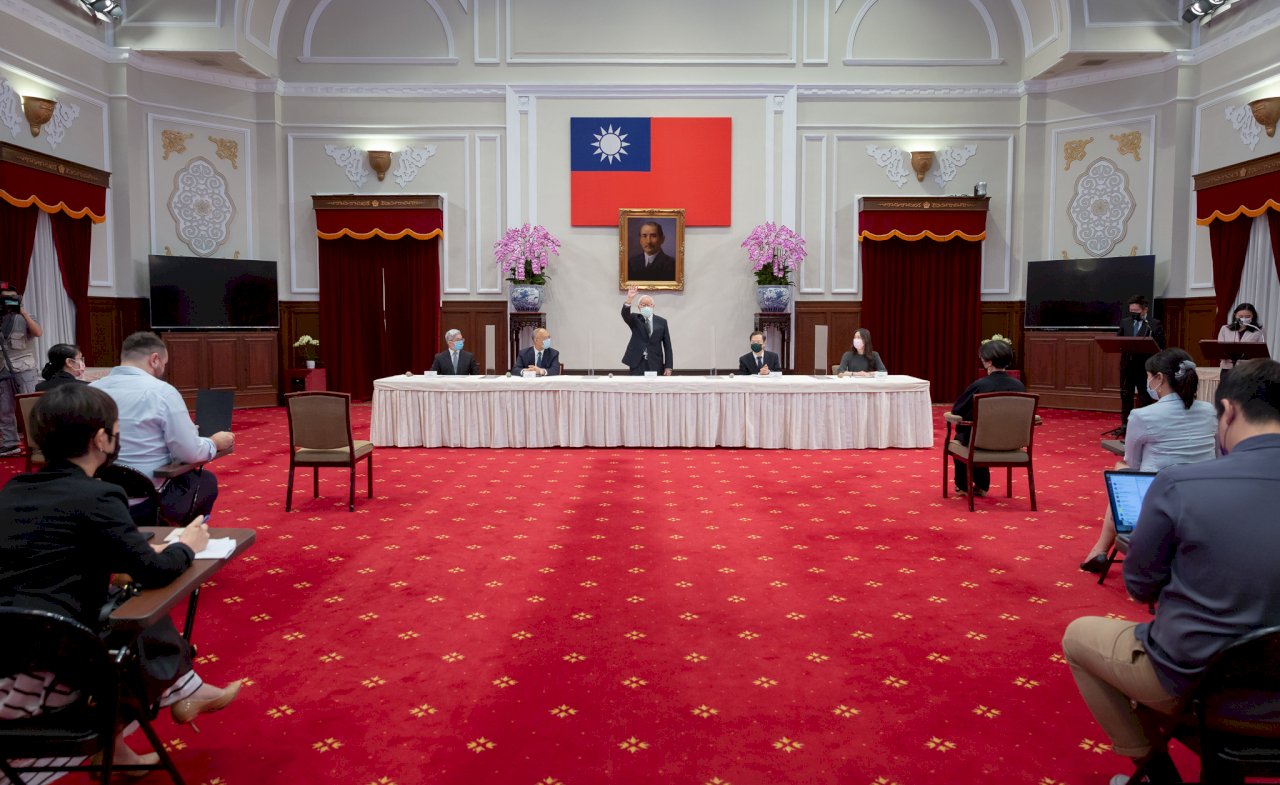Taiwanese ministers attend APEC meetings