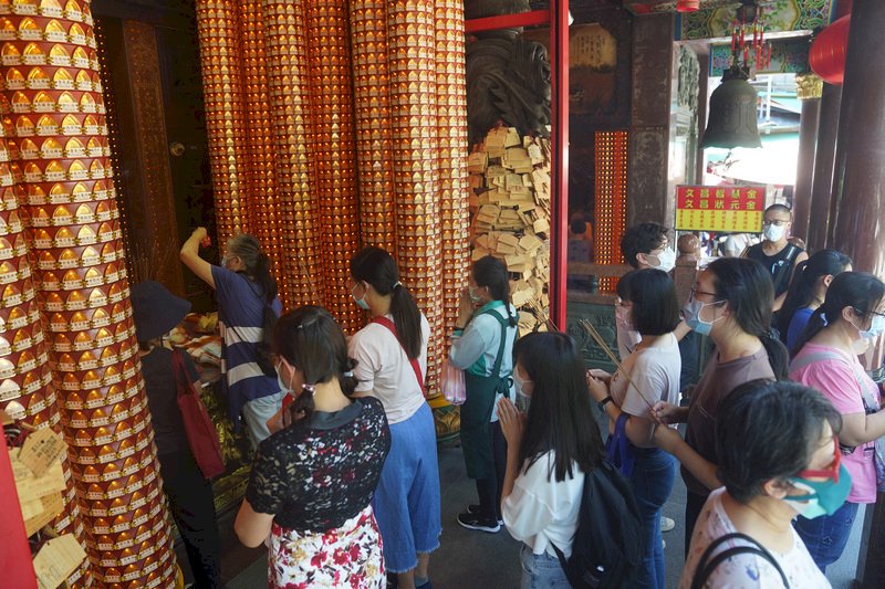 Are crowds safe?