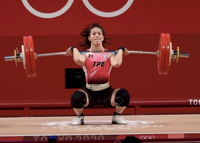 Kuo Hsing-chun sets three Olympic records in Tokyo