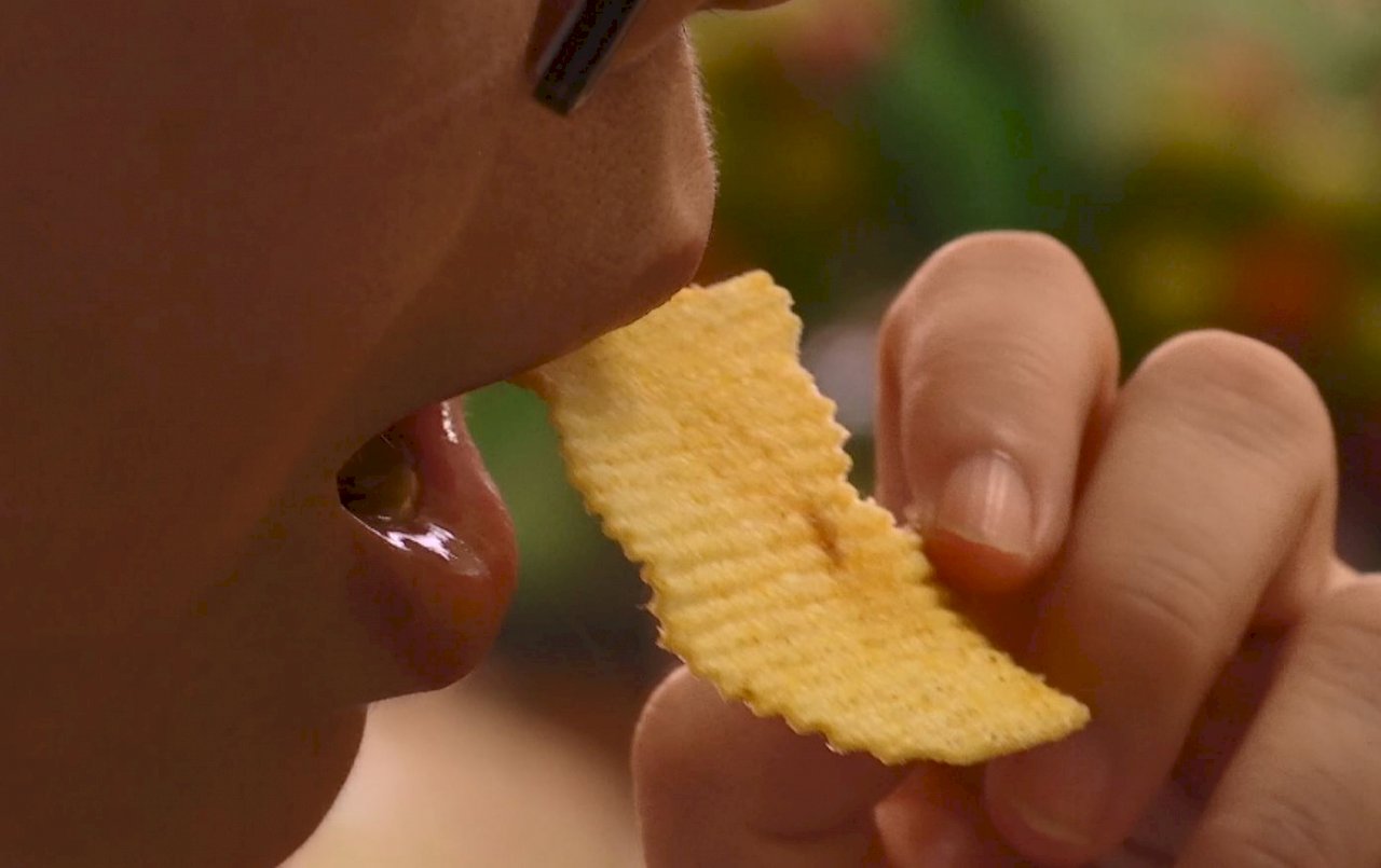 Video: 37% of workers report weight gain during semi-lockdown