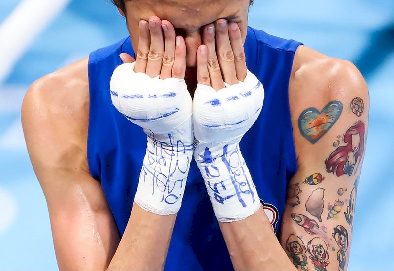 Huang Hsiao-wen wins bronze Olympic medal in boxing