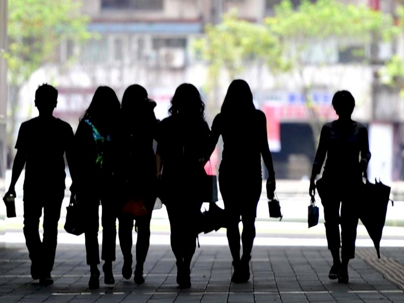 Video: Pandemic hits young job seekers hard