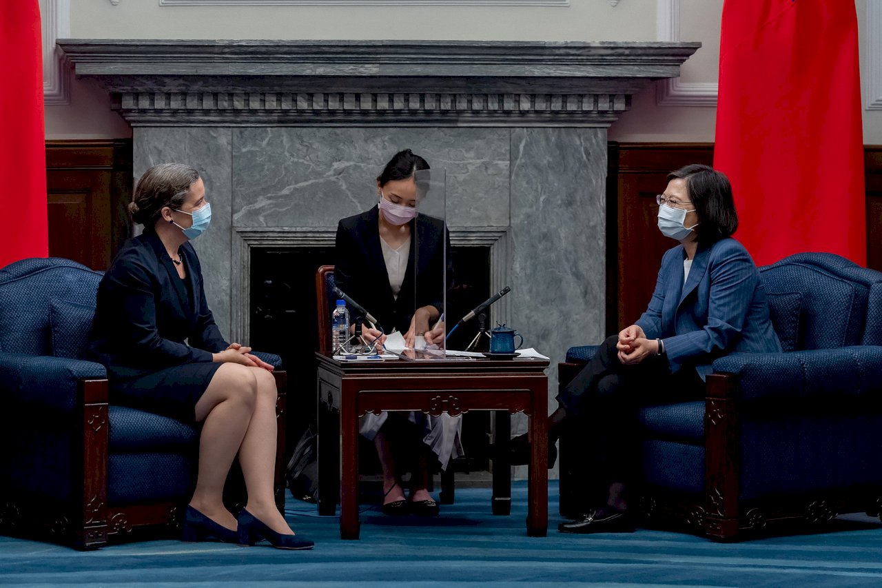 President Tsai meets new AIT director