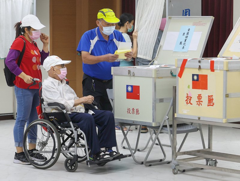 Opposition KMT protests limitations of absentee voting bill