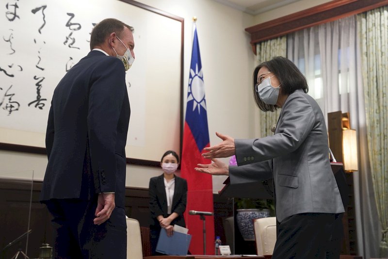Tsai meets former Australian PM Abbott