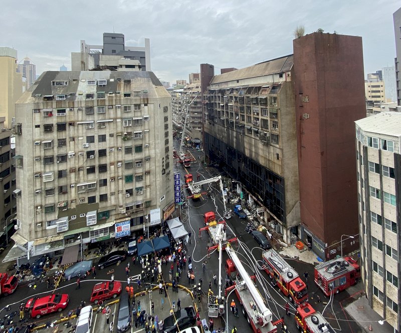 President Tsai mourns Kaohsiung fire victims