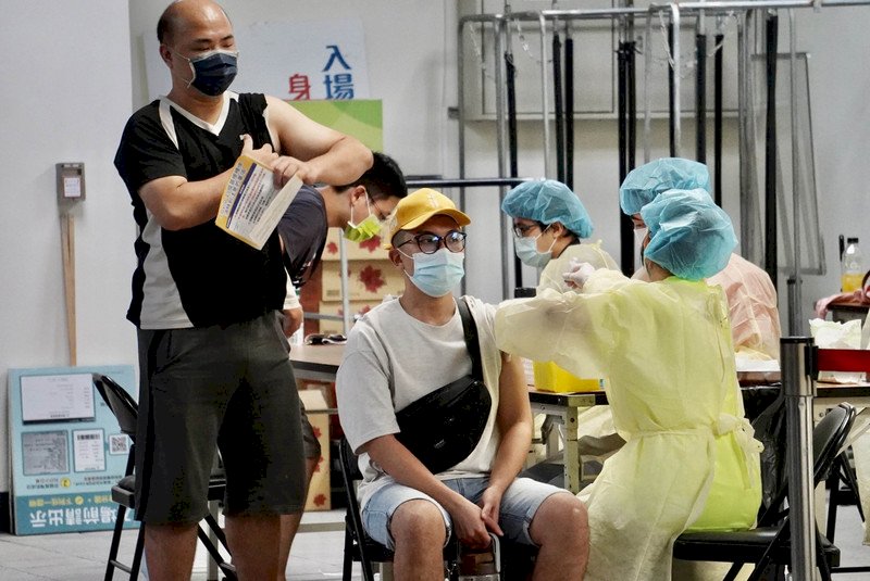 Minister: Taiwan’s second-dose COVID vaccination rate may hit 60% in Dec.
