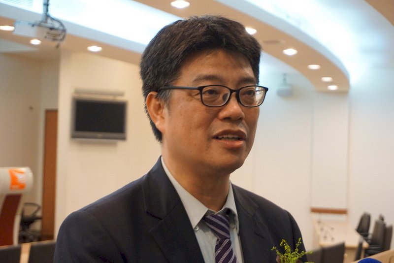 Government mulls punishment for pro-China retired generals