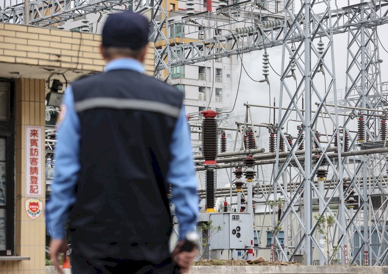 VIDEO: 300,000 households lose power due to power station fire