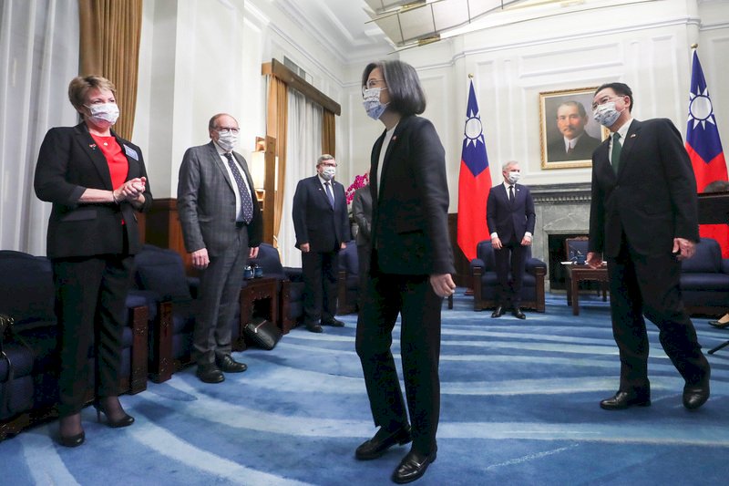 Tsai meets with delegation of French lawmakers