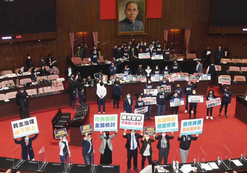 KMT protests as amendment to local gov’t act pushed to 2nd reading