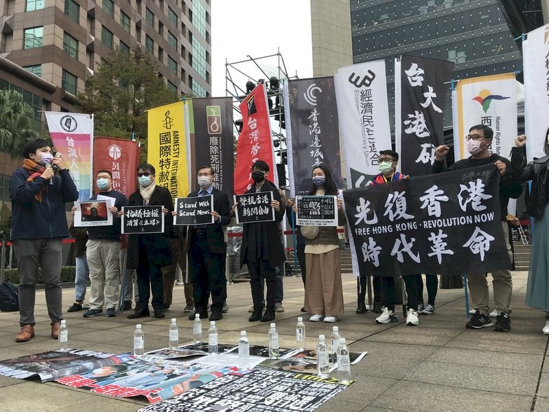 Taiwan-based HK illustrator calls for solidarity with Stand News