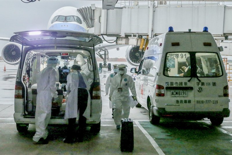 Gov’t mulls relaxing quarantine rules to prevent hospital overload