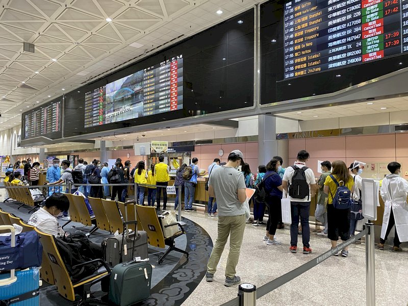 VIDEO: Health minister outlines plan to allow tourists into Taiwan