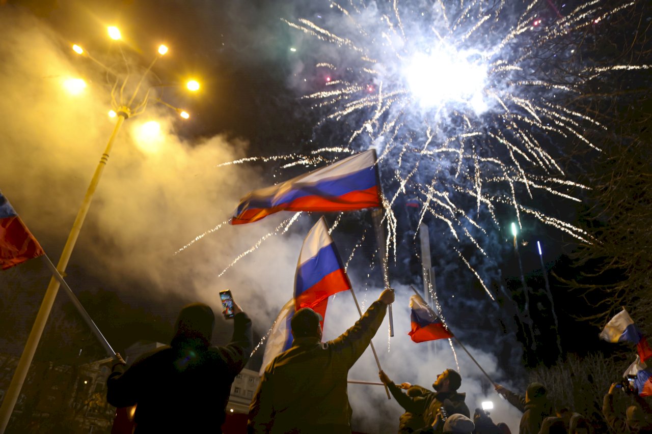 China downplays comparisons of Taiwan with Ukraine