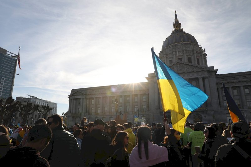 Are we doing enough to support Ukraine? (feat. Benjamin L. Schmitt)