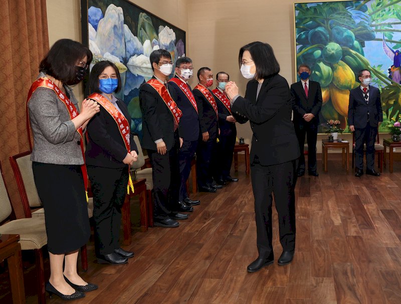 President Tsai thanks outstanding managers, pushes digital transformation