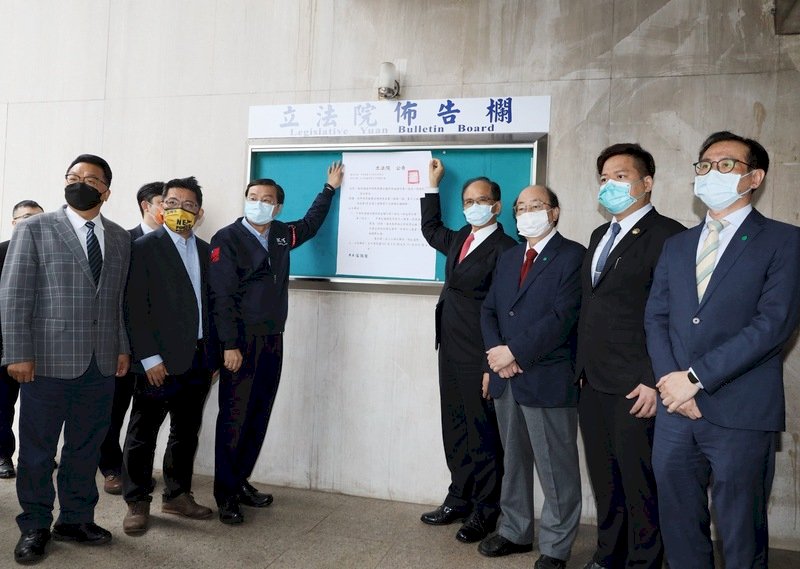 Taiwan legislature starts the clock on voting age referendum