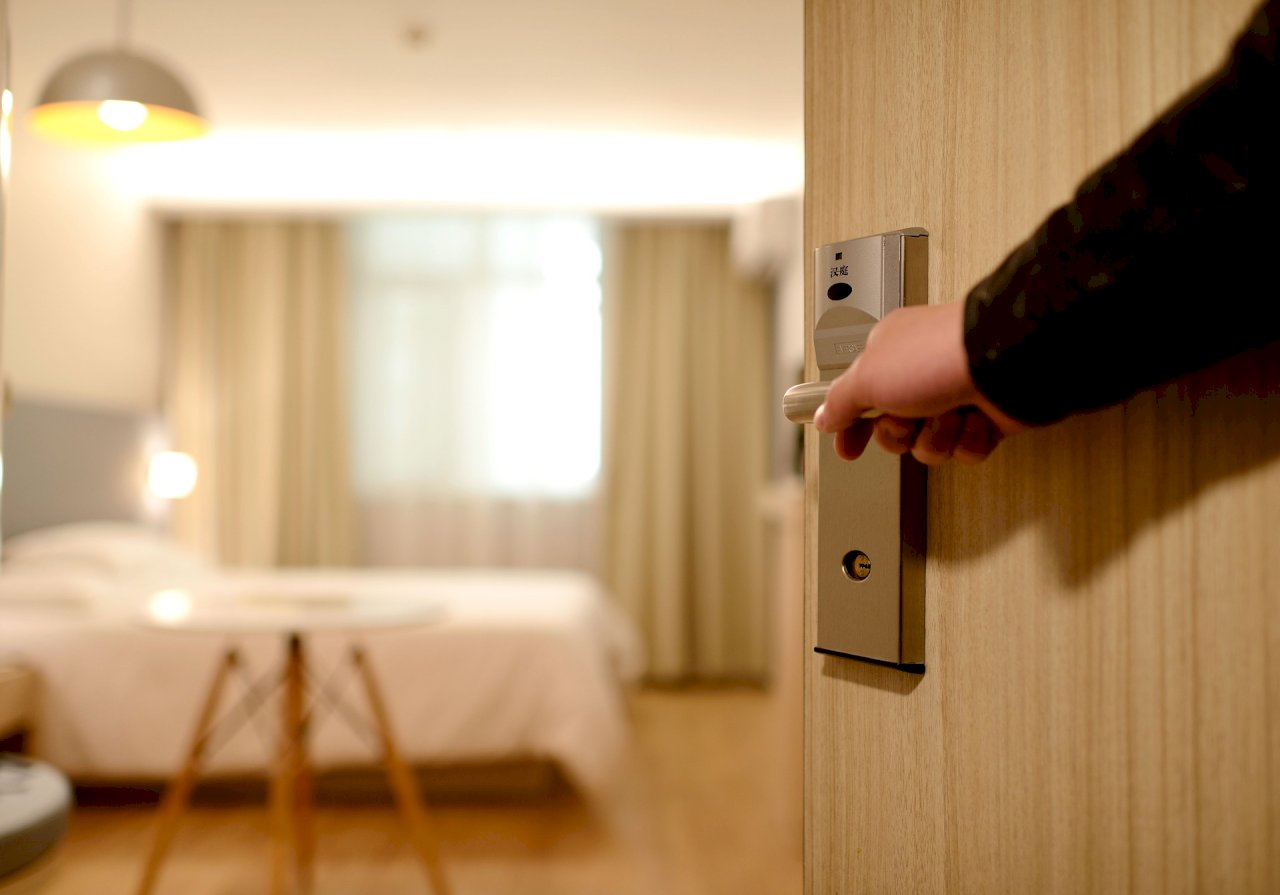Hospitality industry seeks looser regulation amid labor shortage