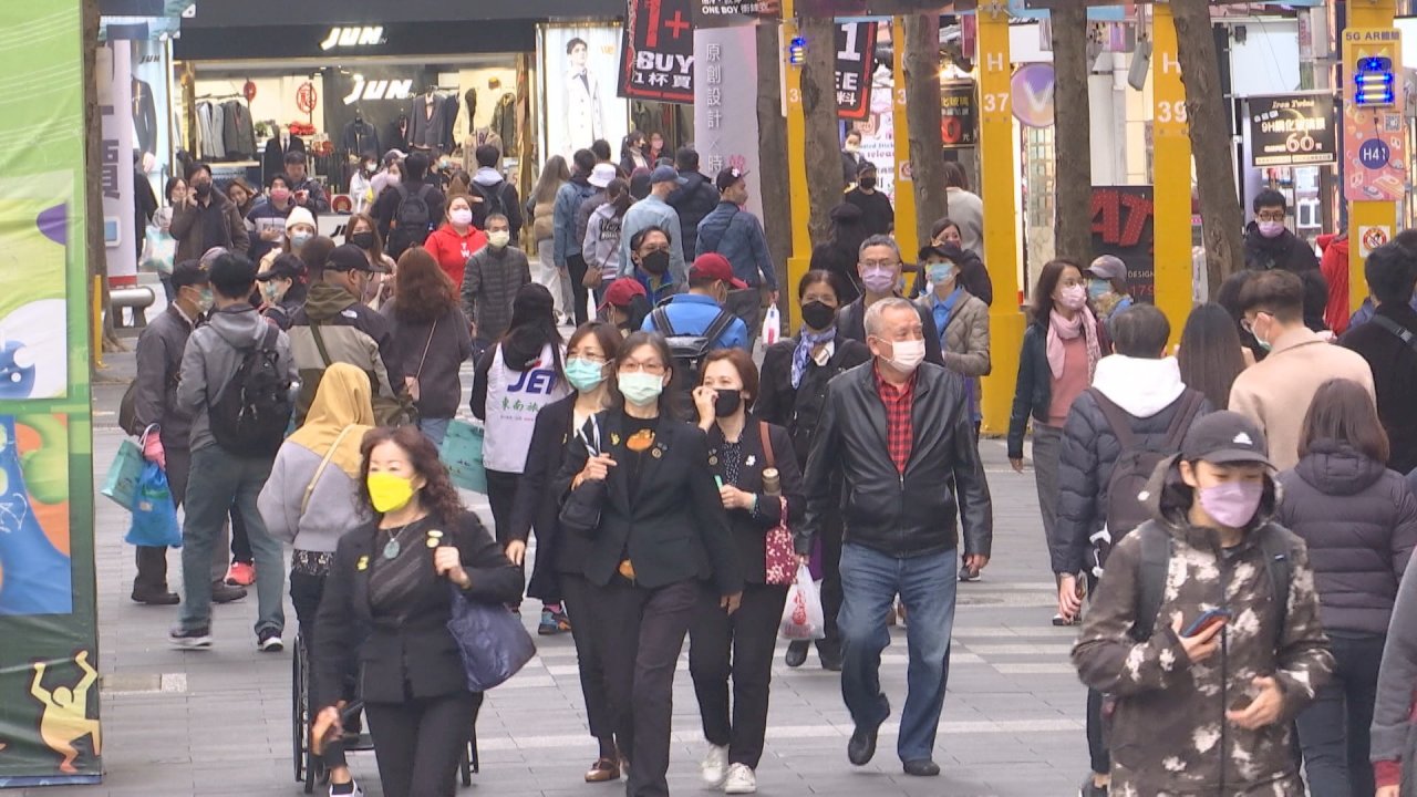 Health expert: COVID-19 cases will peak in mid-April